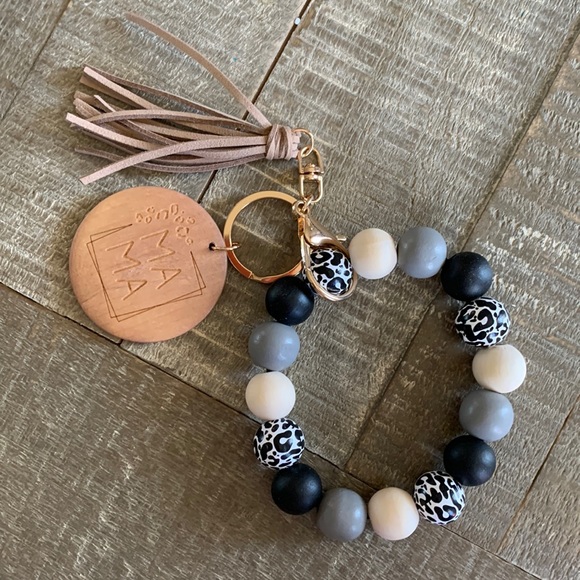 MAMA Woden Bead Tassel Keychain - Picture 4 of 5